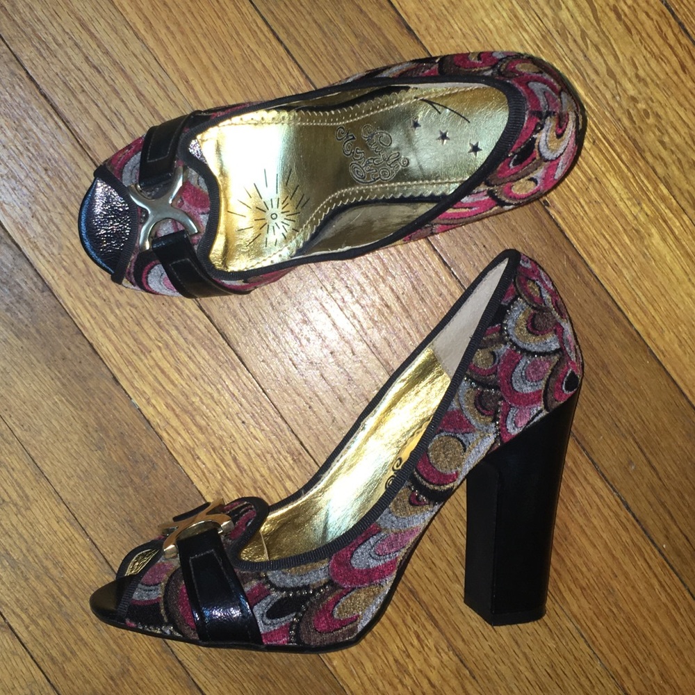 NAUGHTY MONKEY “Paris Stroll” Peep Toe Pumps